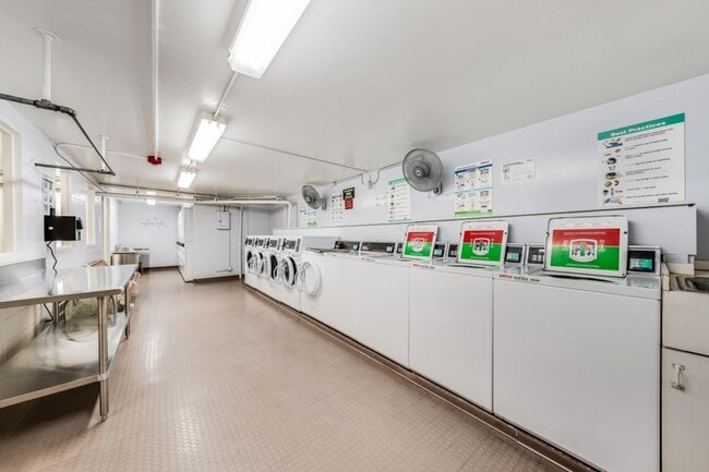 Building Photo - 2BED 2 BATH ALL UTILITIES INCLUDED DOWNTOW...