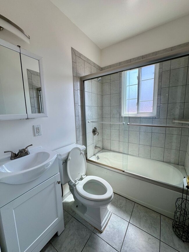 Building Photo - Highly sought-after Del Aire neighborhood!