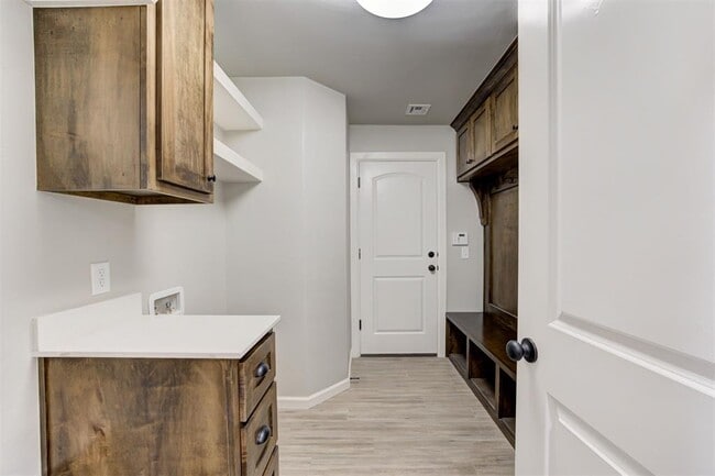 Building Photo - 560 Hackberry Ln