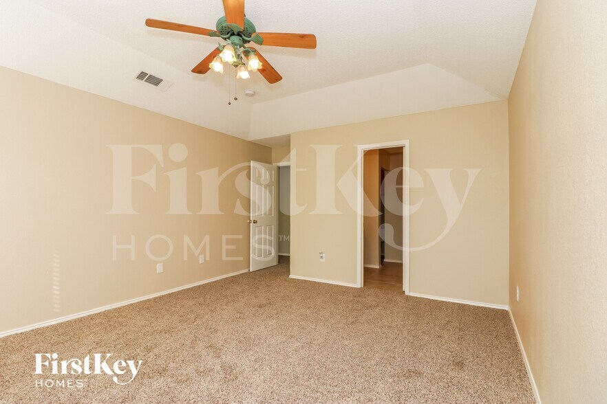 Building Photo - 8716 Lake Meadows Ln