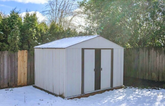 Building Photo - 1420 Cunningham Ln S