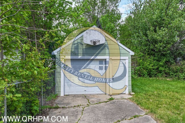 Building Photo - AVAILABLE NOW! 2 BEDROOMS!