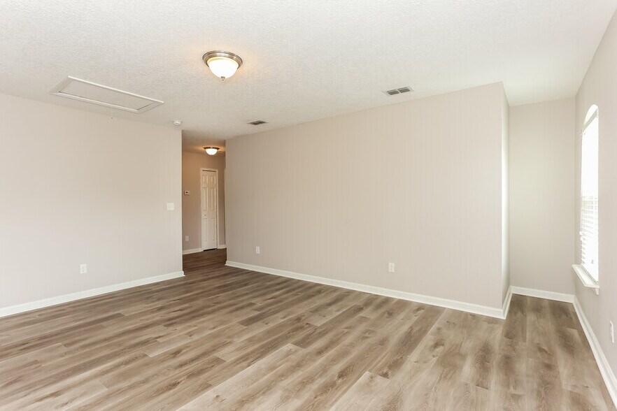 Building Photo - 497 Deercroft Ln