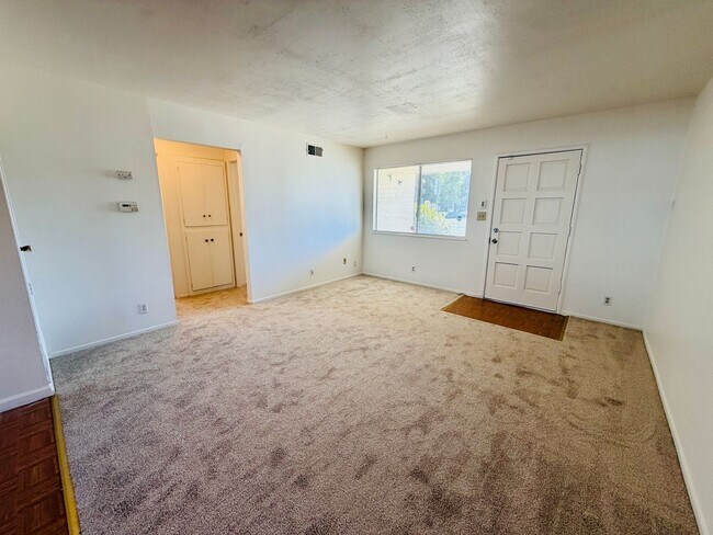 Building Photo - 203 W Benjamin Holt Dr