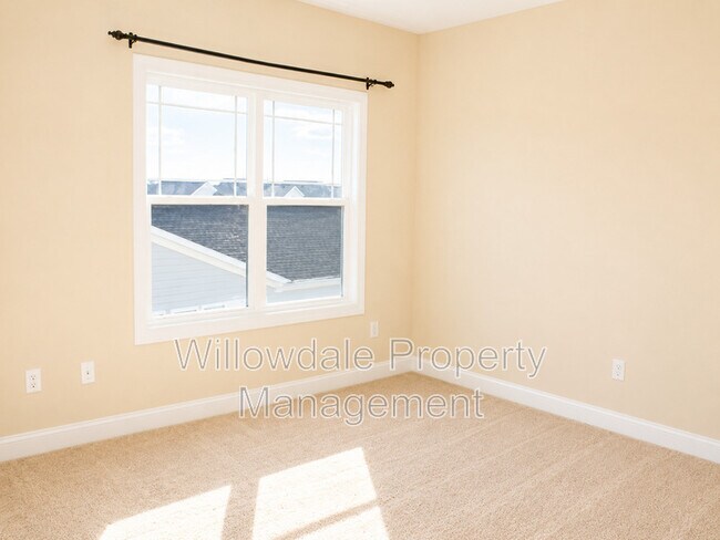 Building Photo - 1025 Governess Ln