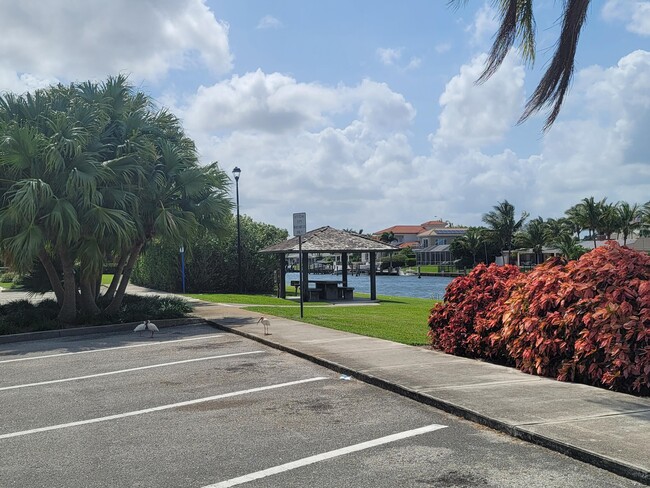 Building Photo - 1905 Robalo Dr