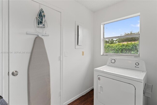 Building Photo - 4151 SW 56th Ave