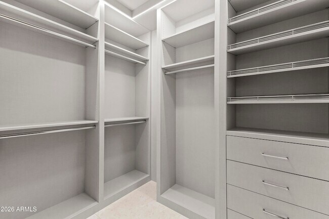 Building Photo - 6587 N Palmeraie Blvd