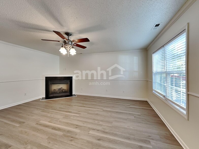 Building Photo - 1302 River Rock Dr