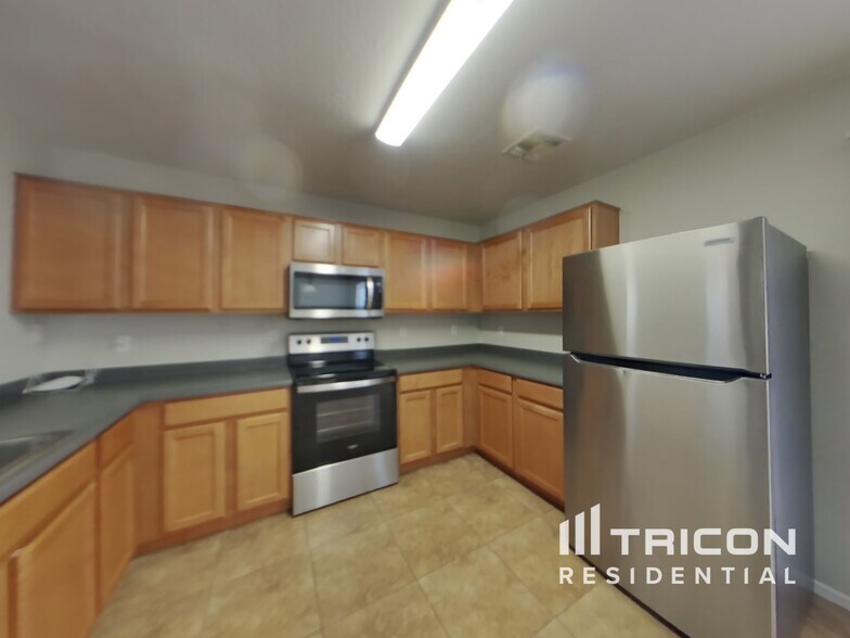 Building Photo - 2364 E Meadow Lark Way