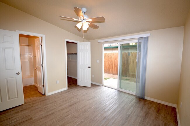 Building Photo - 1335 Ortiz Dr SE