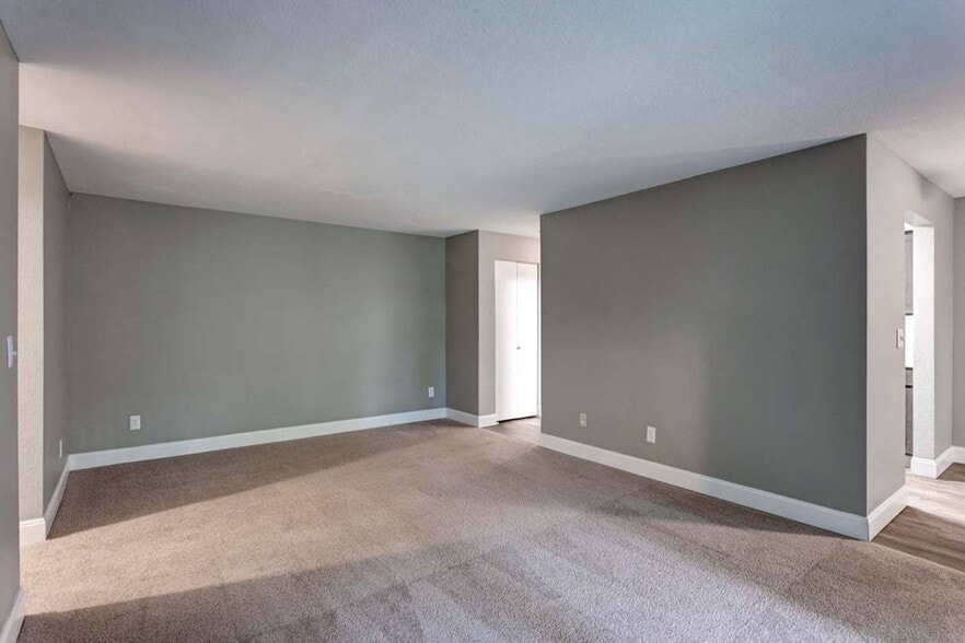 Living Room - Glen Oaks East Apartments