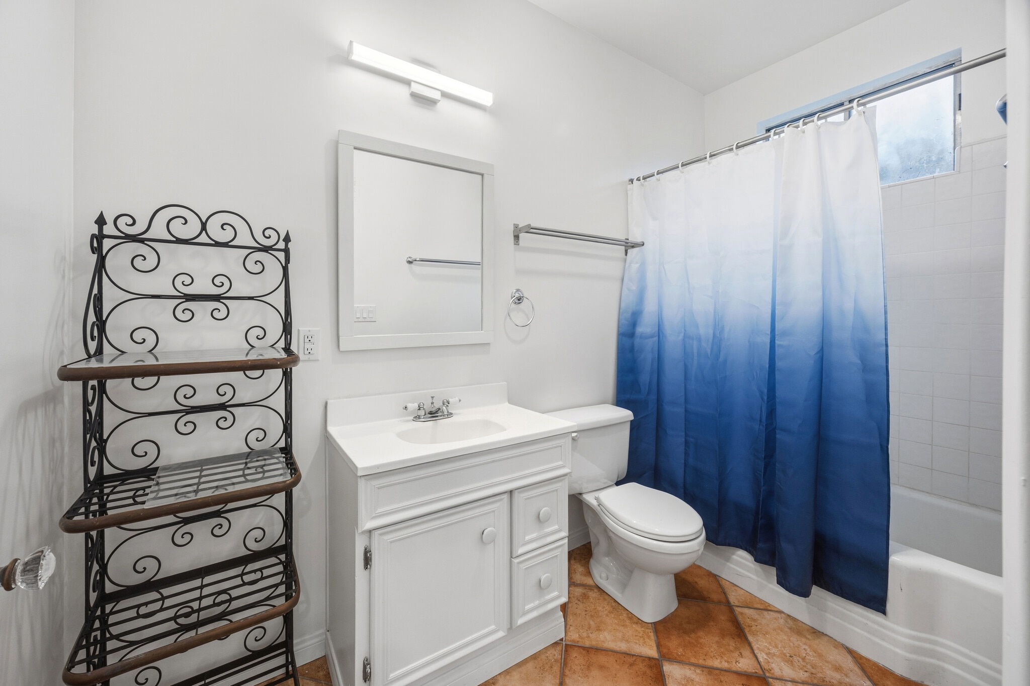 Building Photo - 166 N Arnaz Dr