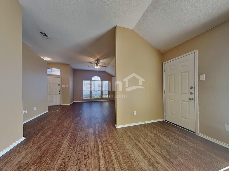 Building Photo - 1313 Gray Dawn Dr