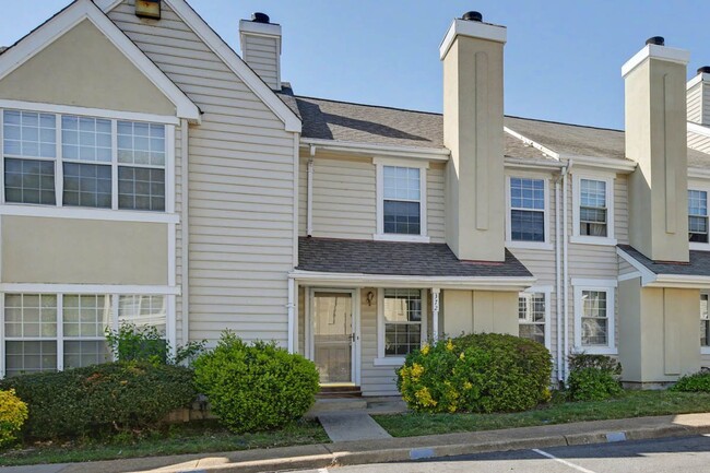 Building Photo - Updated 2BR Home Near Transit with Private Fenced Yard in Newport News