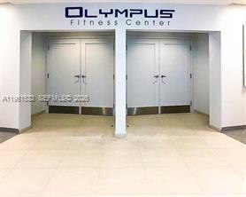 Building Photo - 2500 Parkview Dr