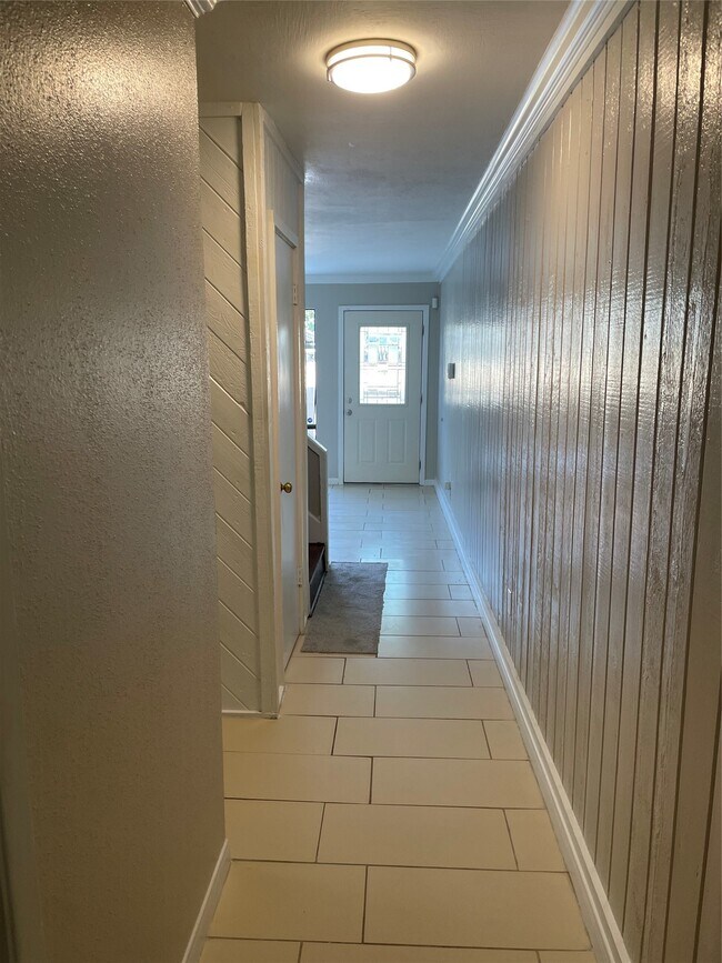 Building Photo - 2343 Briarwest Blvd