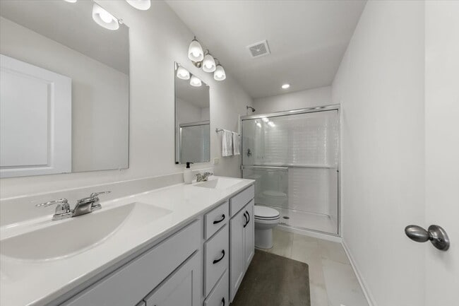 Building Photo - 2217 Venture Dr