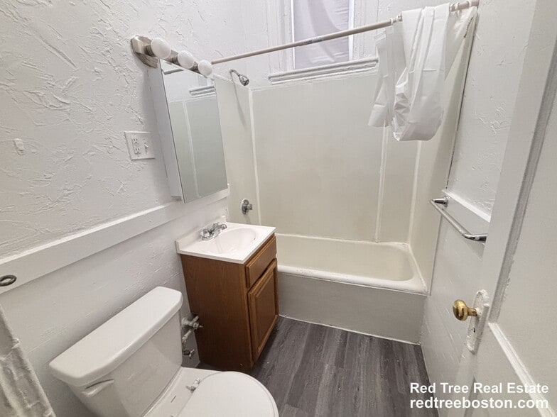 Building Photo - 99 Brainerd Rd