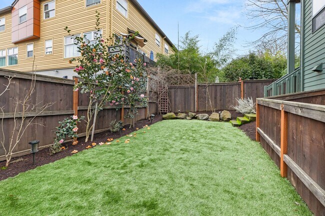 Building Photo - Stunning, Modern 4 bed home with attached ADU in King Neighborhood - AVAILABLE NOW!!