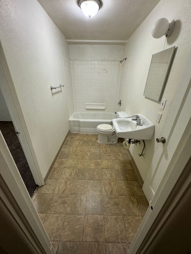 Building Photo - SW 1st Triplex