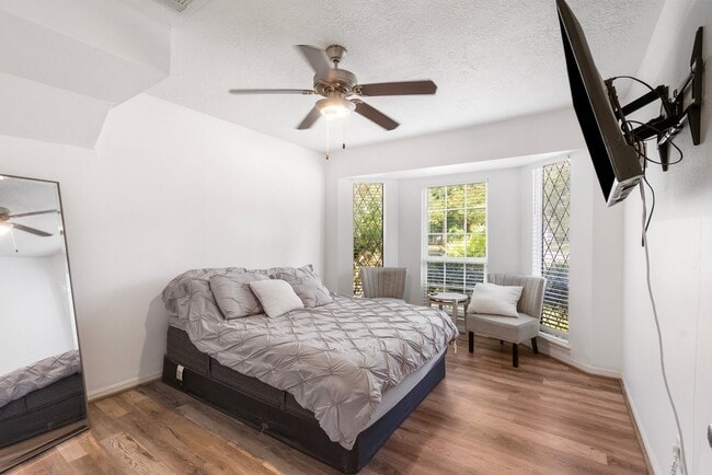 Building Photo - 2214 Deer Valley Dr