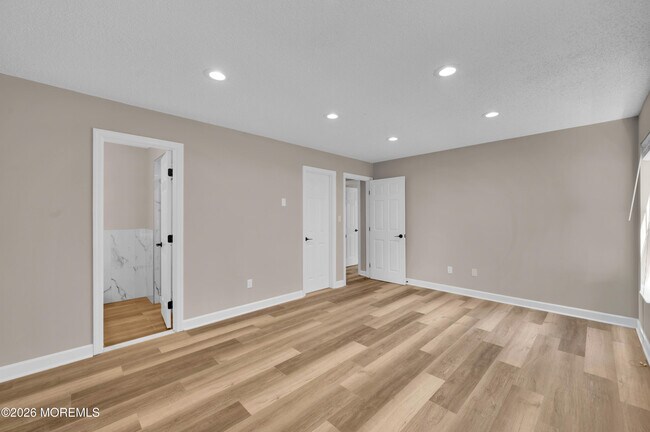 Building Photo - 83 Tulip Ln