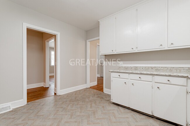 Building Photo - 1816 Leesburg Rd
