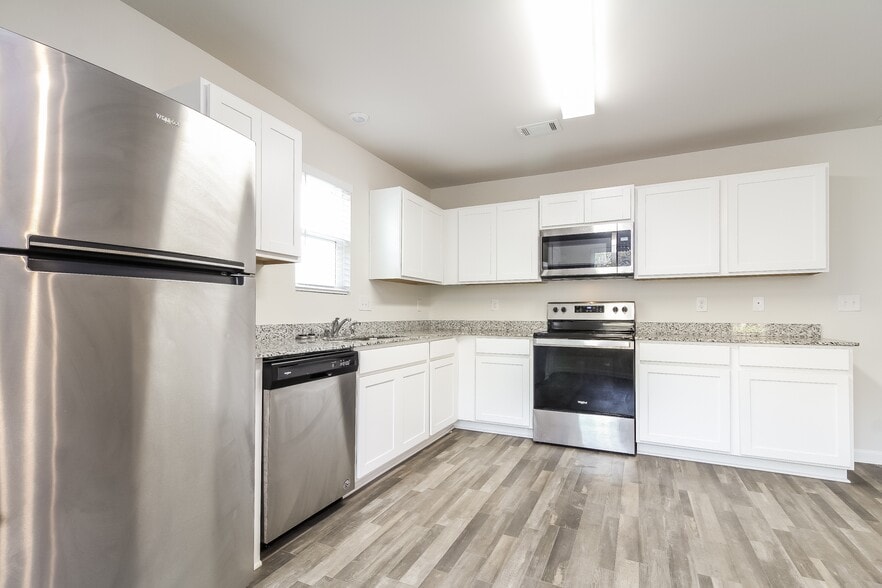 Building Photo - 157 Evvalane Dr