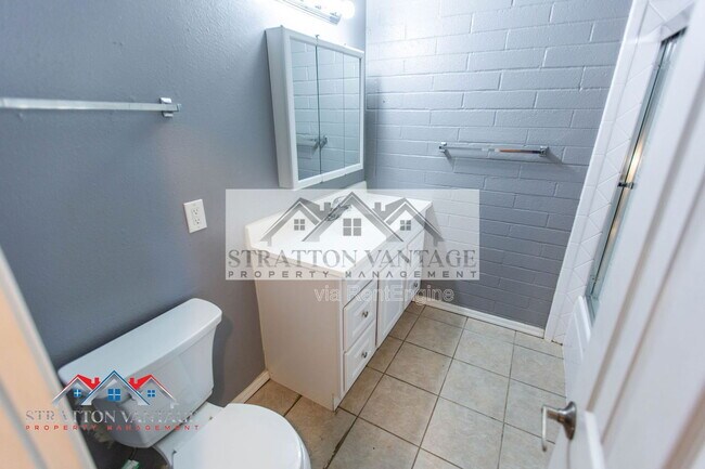 Building Photo - 1828 W Tuckey Ln