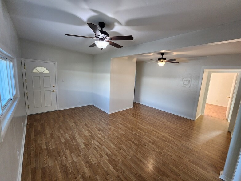 Building Photo - 10447 Cantara St