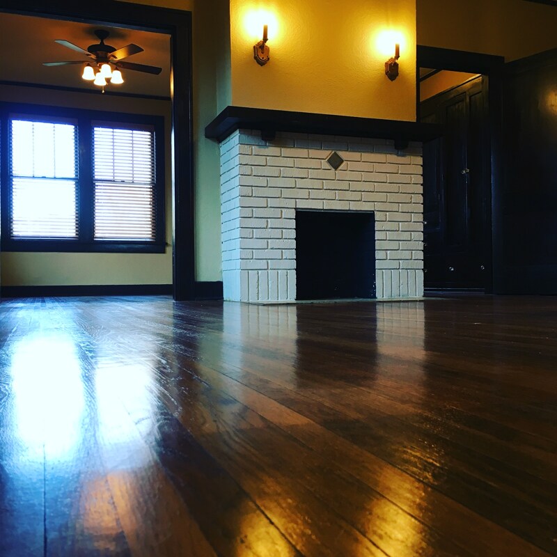 Building Photo - 616 E 7th St