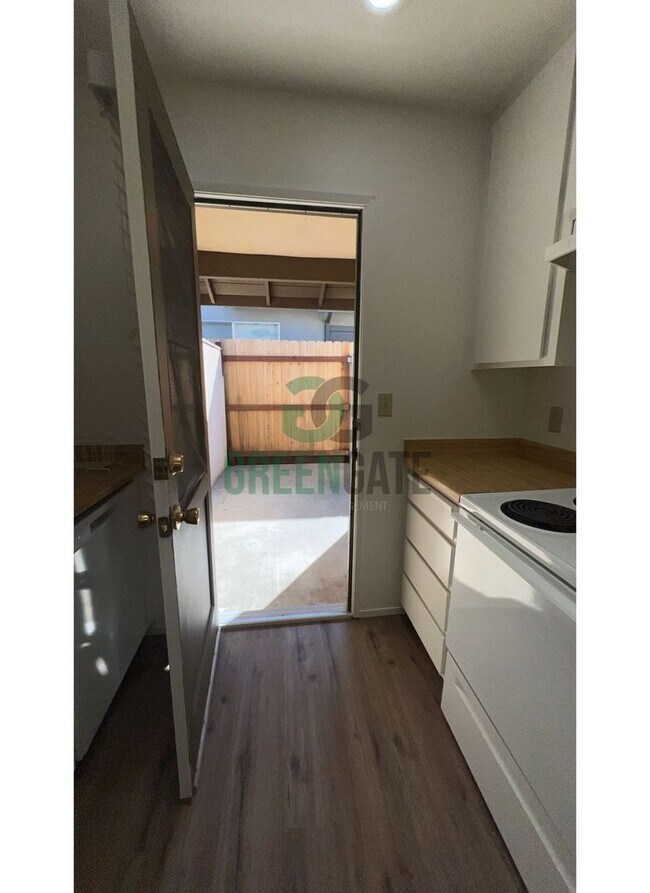 Building Photo - 3401 Winchester Ct