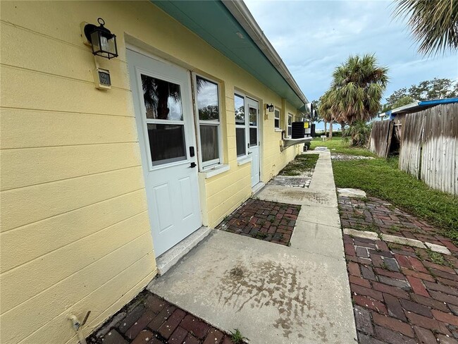 Building Photo - 7057 Sunset Dr S
