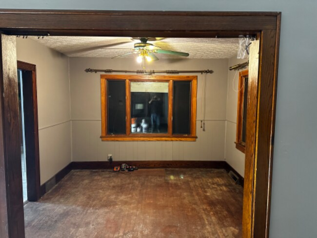 Building Photo - 722 Russell Ave