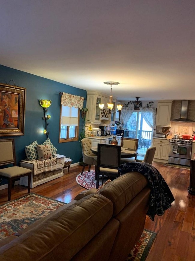 Building Photo - 348 Dongan Hills Ave