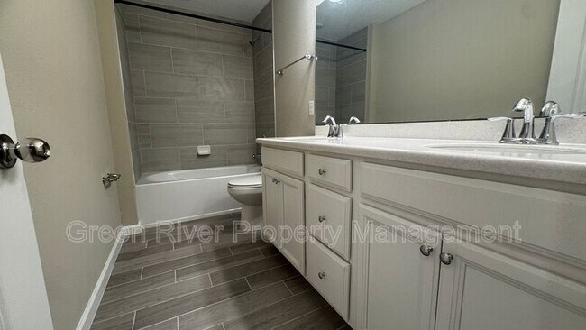Building Photo - 10361 Benson Lake Dr