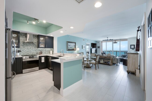 Building Photo - 2650 Lake Shore Dr