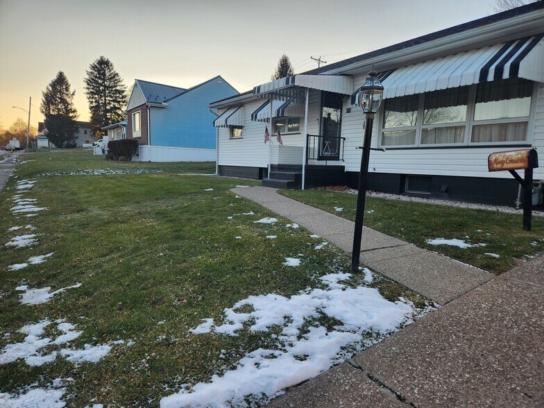 Building Photo - 518 E Walton Ave