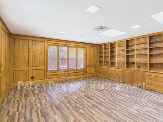 Building Photo - 6810 Montague Dr
