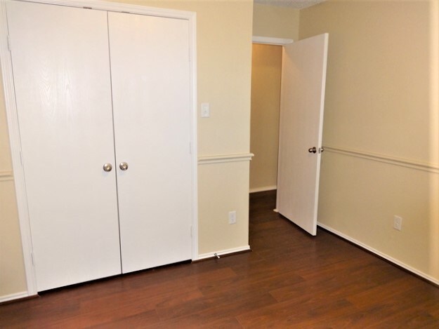 Building Photo - 818 La Sierra Ct