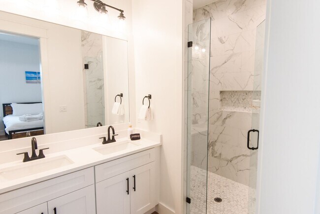 Building Photo - Elegant 4-Bedroom Home in Lakeside at Blue...