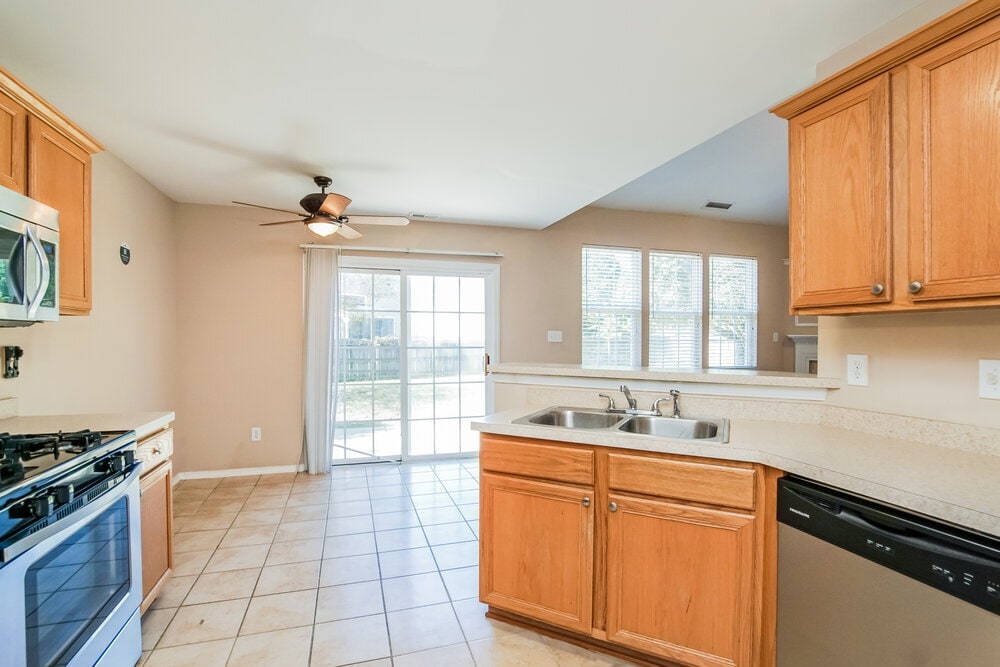 Building Photo - 1017 Dewberry Ct