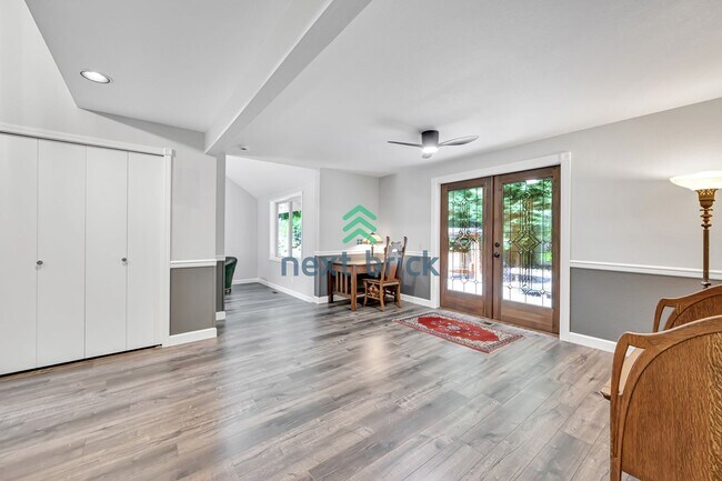 Building Photo - A fabulous 3 bedroom and 3.5 bathroom house