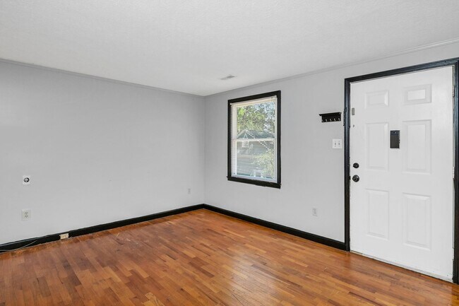 Building Photo - Just 8 Minutes from USC – Charming 2 Bedroom Home with Covered Front Porch!