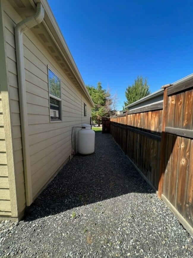 Building Photo - 1497 Copper Loop