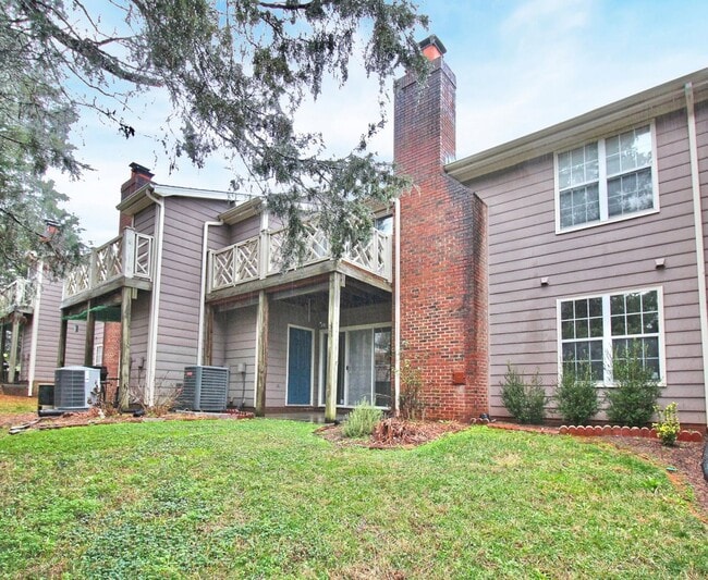 Building Photo - Spacious Condo in East Charlotte; Minutes ...