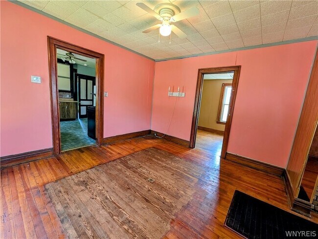 Building Photo - 325 Box Avenue Unit