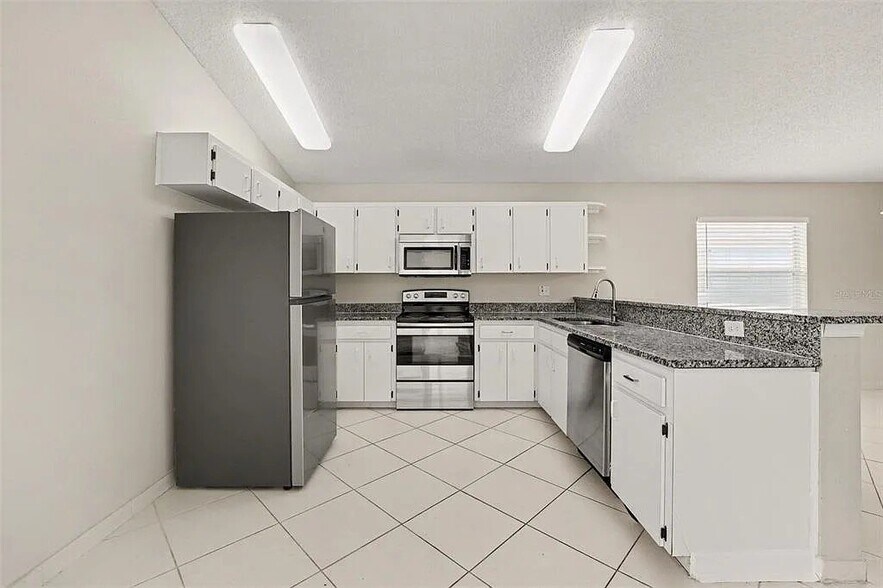 Building Photo - 204 Kingshill Ct SE