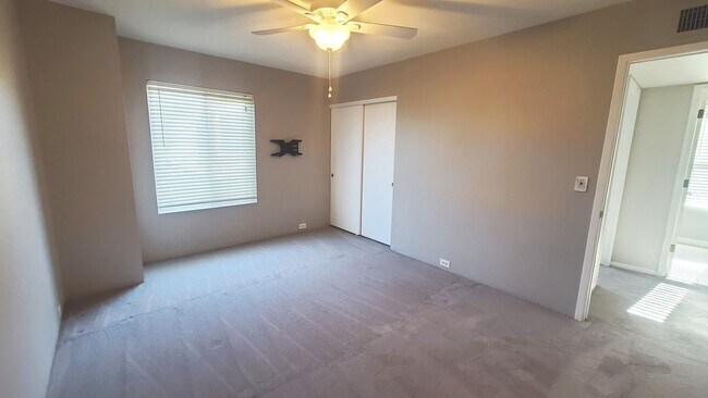 Building Photo - Pointe South Mountain 2-bedroom condo, gat...